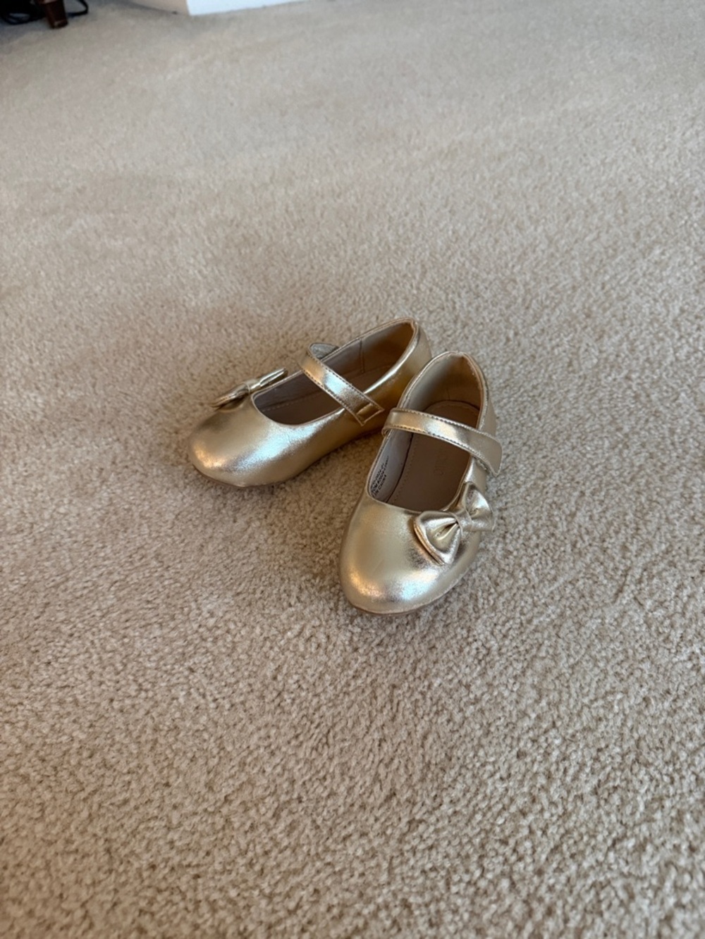 OTTO Girls Metallic Gold Mary Jane with Bow Accent